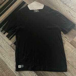 TOMMY HILFIGER.
🚭